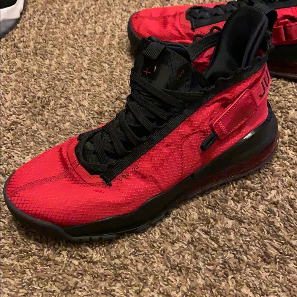 Jordan worn once to try on! Great condition!